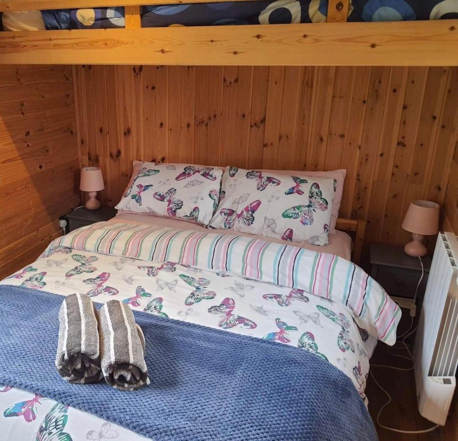 Unique Sheperds Hut Private Hot Tub, Ensuite & Kitchenette Clodock Zewnętrze zdjęcie