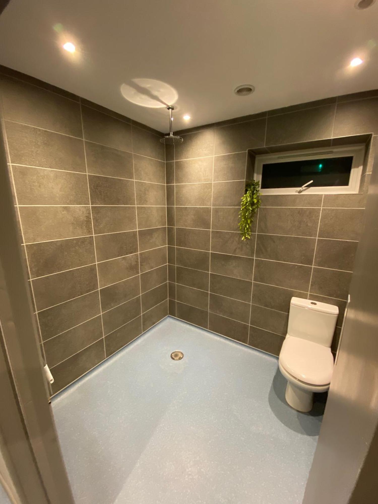 Unique Sheperds Hut Private Hot Tub, Ensuite & Kitchenette Clodock Zewnętrze zdjęcie